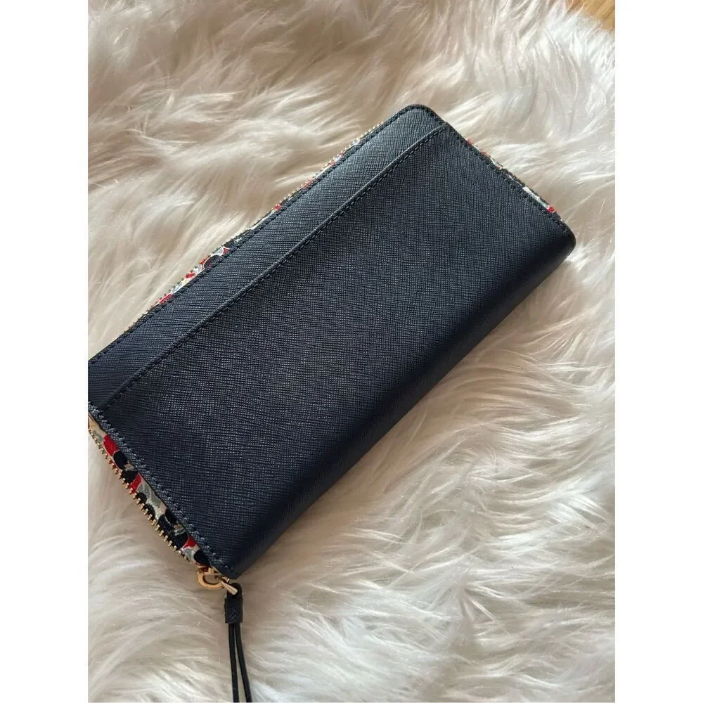 Kate spade dark blue navy wallet in excellent condition 8x4